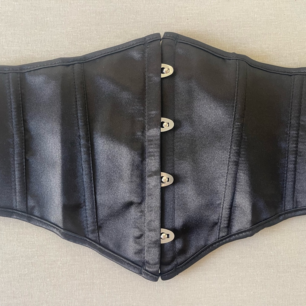 (BRAND NEW) SHEIN Shiny Black Corset Belt